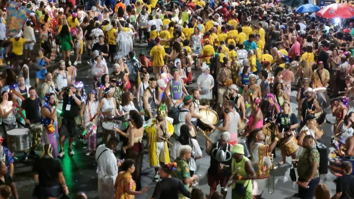 Turistas de Rio, São Paulo e Brasília vêm para BH no Carnaval e mais de 30 mil são esperados na rodoviária em dois dias