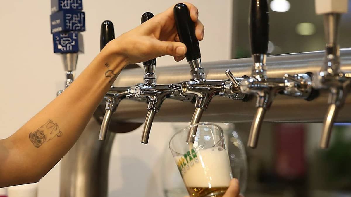 Prefeitura de cidade brasileira proíbe consumo de bebida alcoólica de madrugada 