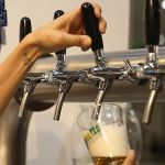 Prefeitura de cidade brasileira proíbe consumo de bebida alcoólica de madrugada