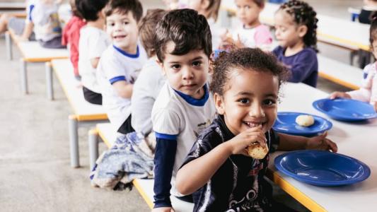 Prefeitura investe mais de R$6 milhões e inclui pão de queijo nas escolas