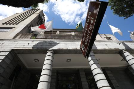 A Prefeitura de Betim, na Região Metropolitana de Belo Horizonte, decretou situação de calamidade financeira na edição desta terça-feira do Diário Oficial do Município.