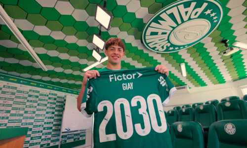 Giay renovou contrato com o Palmeiras