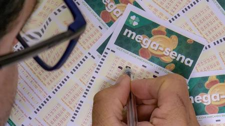 Prêmio da Mega-Sena está acumulado em R$ 105 milhões
