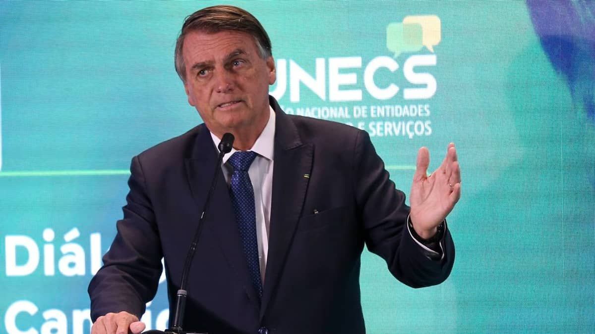 Bolsonaro recebeu terceiro conjunto de joias com Rolex de diamantes, diz jornal