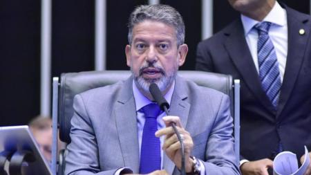 Presidente Arthur Lira (PP-AL) pautou votação do PL das offshores e dos fundos exclusivos de investimento após troca na presidência da Caixa