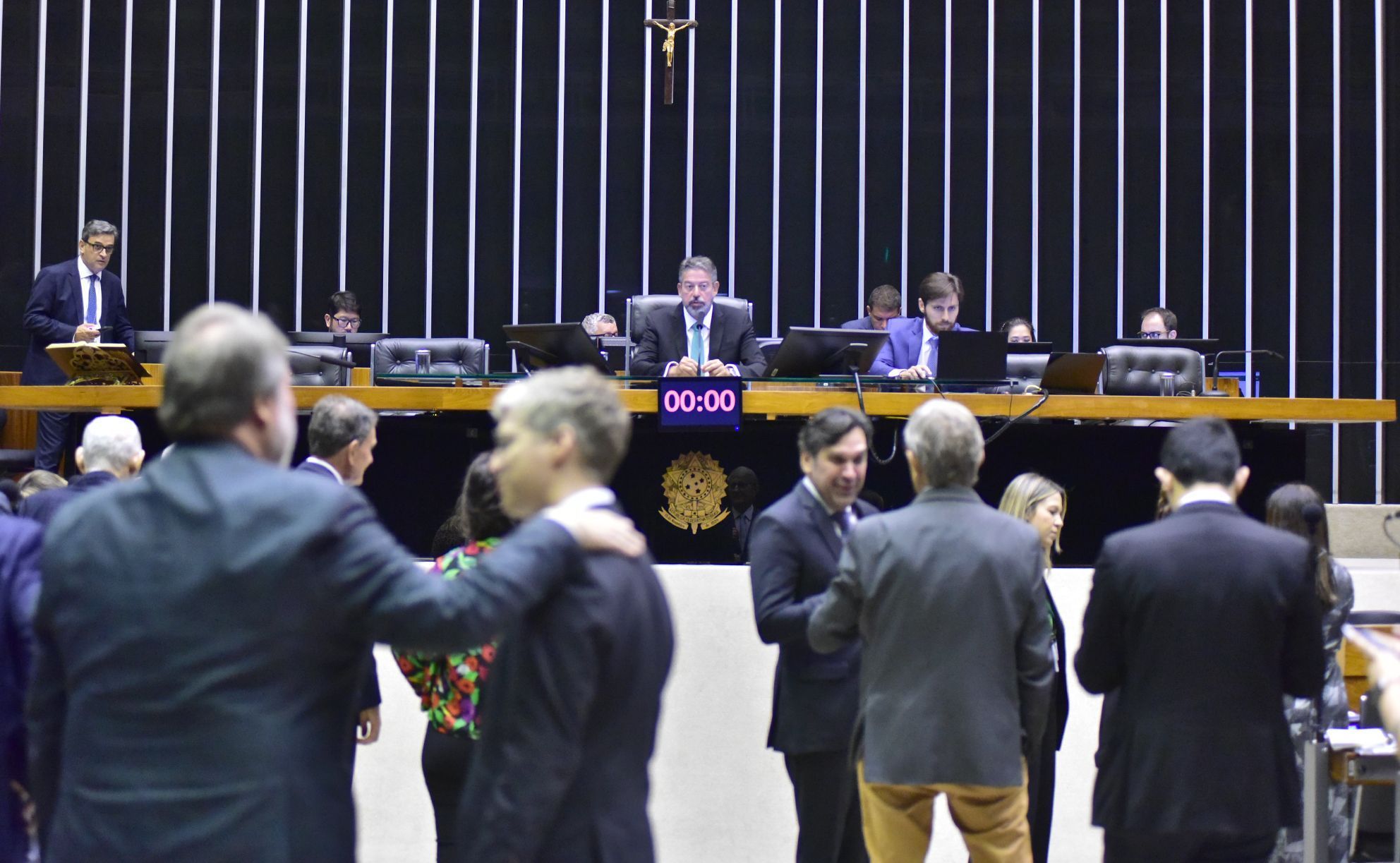 Lira detalha negociação entre relatores para votação da PEC da reforma tributária nesta sexta-feira