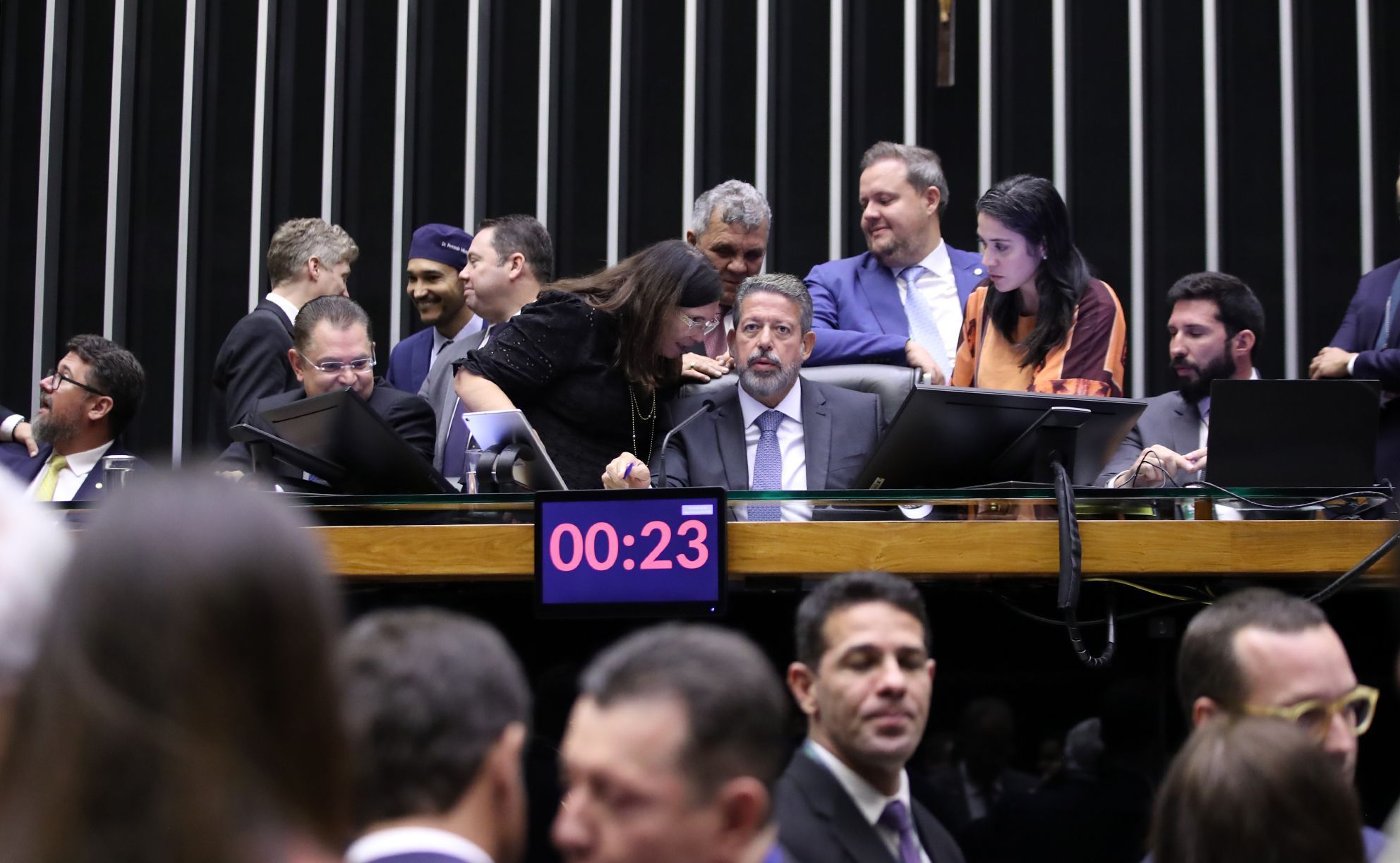 Lira constrói acordo com operadoras para suspender cancelamentos dos planos de saúde