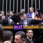 Lira constrói acordo com operadoras para suspender cancelamentos dos planos de saúde