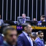 Lira antecipa retorno das férias para tratar do veto de Lula e em meio à pressão da oposição