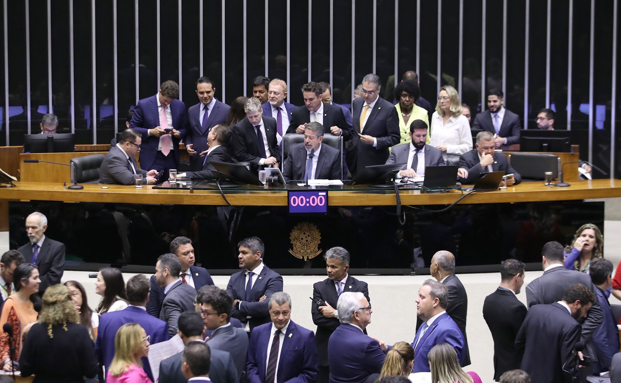 Lira cobra participação de Lula na articulação política no Congresso e evita citar atrito com Padilha