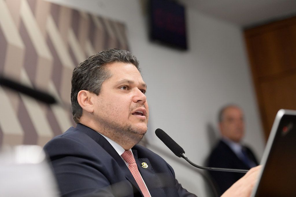 Alcolumbre, presidente do Senado, envia alternativa ao fim da escala 6x1 à CCJ