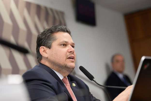 Alcolumbre, presidente do Senado, envia alternativa ao fim da escala 6x1 à CCJ