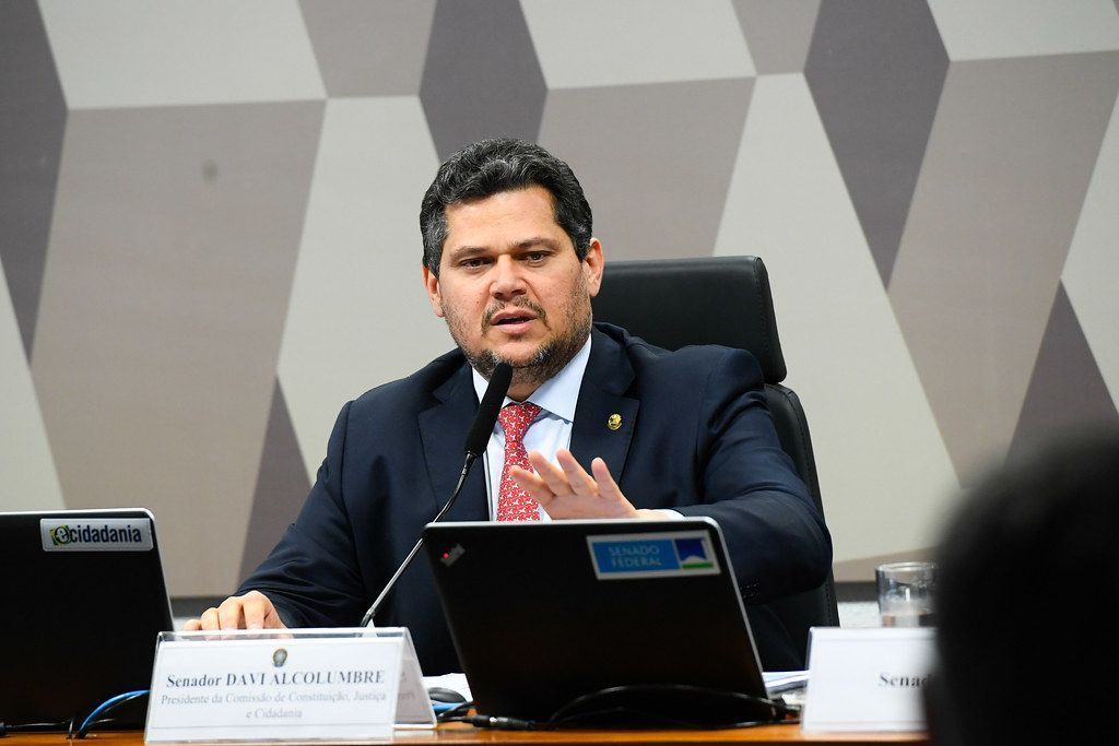 Alcolumbre repete Pacheco, e CCJ adia discussão da PEC do marco temporal das terras indígenas