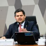 Alcolumbre repete Pacheco, e CCJ adia discussão da PEC do marco temporal das terras indígenas