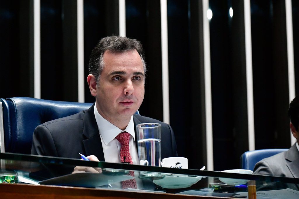 Pacheco e líder do governo no Senado discutem proposta de compensação
