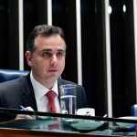 Pacheco e líder do governo no Senado discutem proposta de compensação