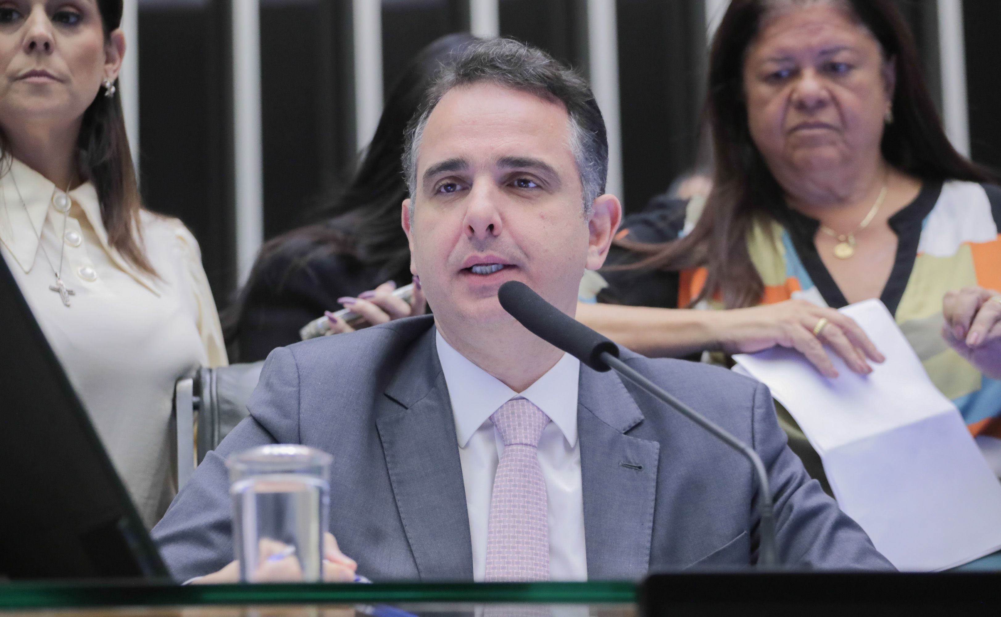 Congresso adia análise do veto de Lula ao cronograma para liberação de emendas