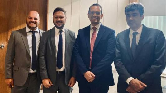 Presidente da AMIG, José Fernando; secretário de mineração do Ministério de Minas e Energia, Vitor Saback; prefeito de Nova Lima, João Marcelo; prefeito de Rio Acima. Felipe Gonçalves dos Santos