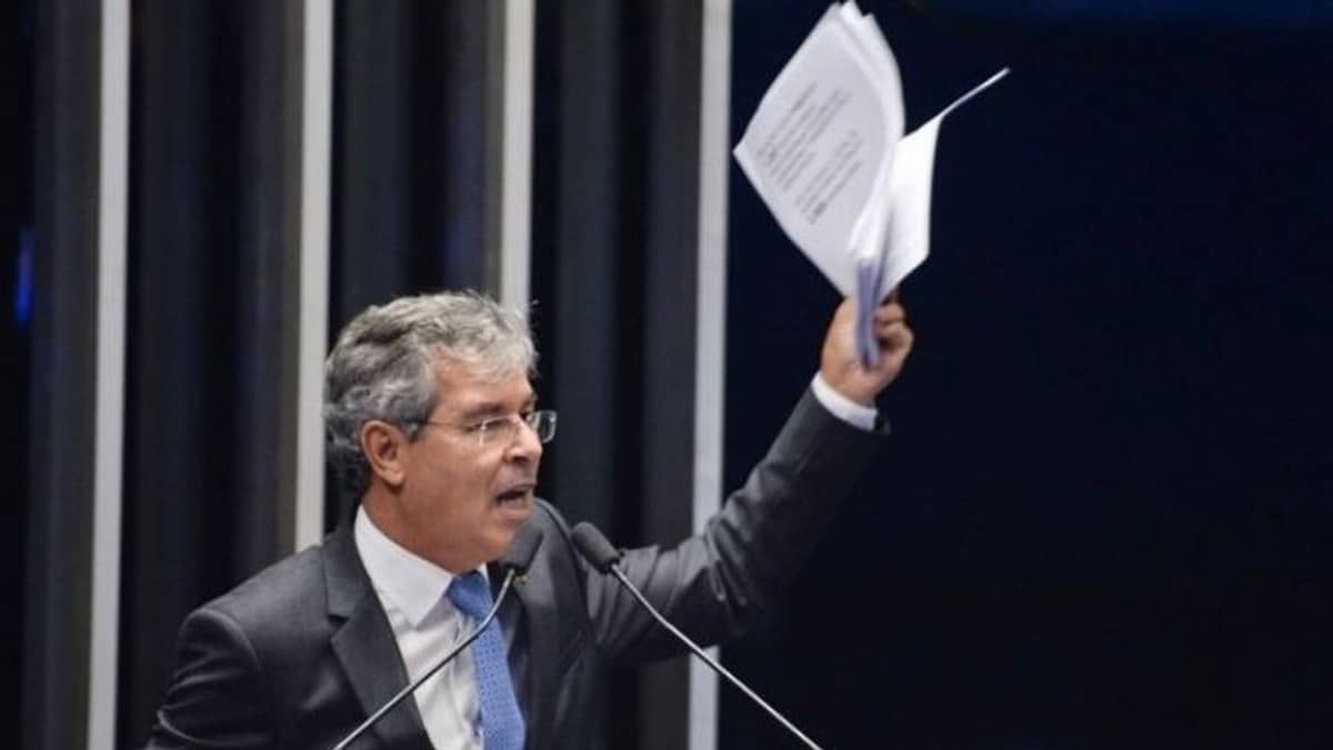 Agro brasileiro jogado na lama pelo presidente da Apex