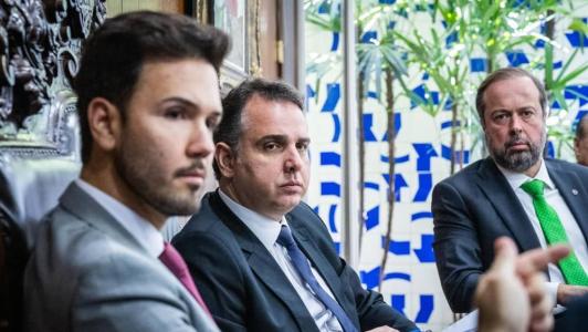 Presidente da Assembleia, Tadeu Martins Leite (MDB), presidente do Congresso Nacional, Rodrigo Pacheco (PSD), ministro de Minas e Energia, Alexandre Silveira (PSD)