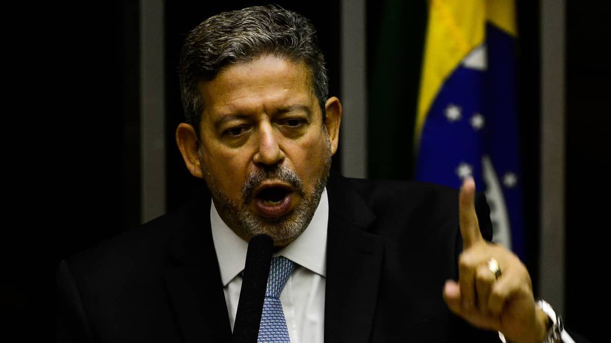 'Congresso não vai admitir retrocessos', diz Lira sobre mudanças de Lula no Marco do Saneamento
