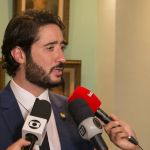 'Prefeito de BH acha que é Silvio Santos para jogar dinheiro para empresários', diz Gabriel Azevedo