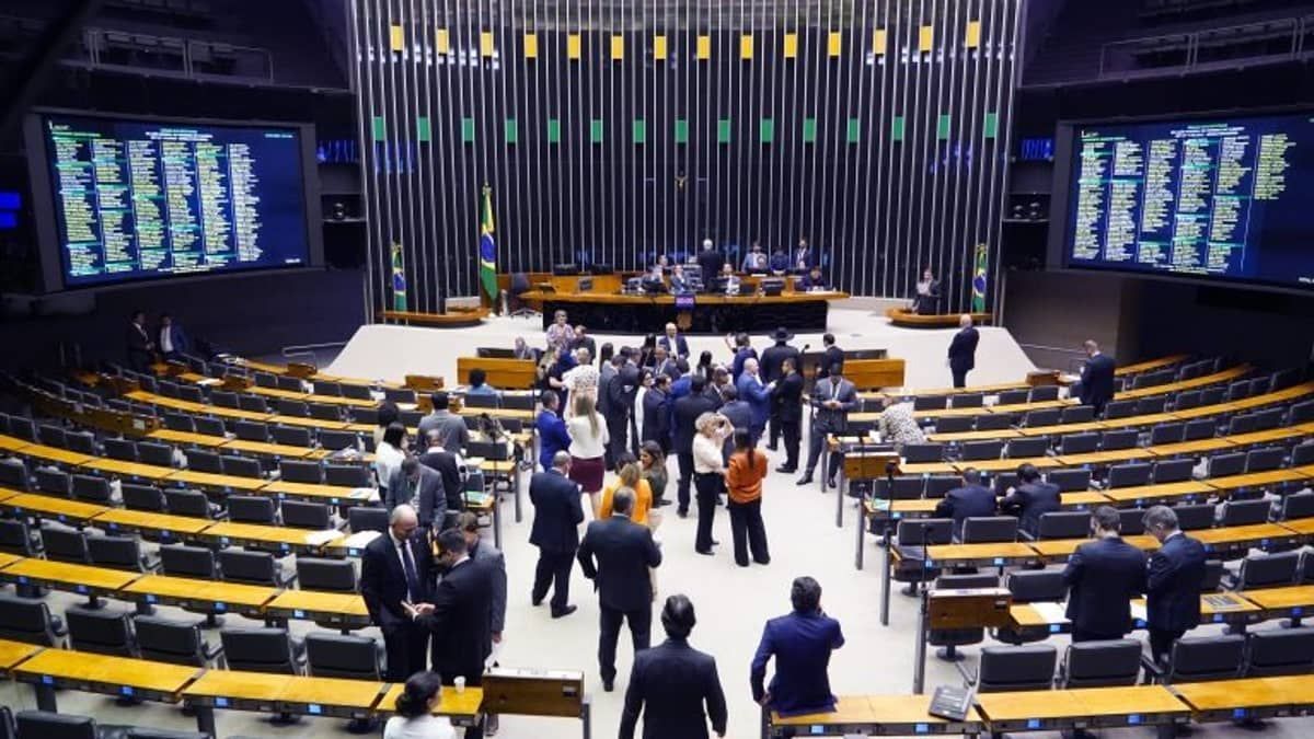 Se não tiver voto, PL das Fake News não vai para plenário hoje, diz Lira