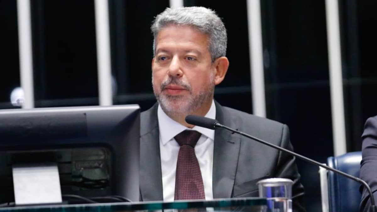 Lira avisa Lula que reestatização da Eletrobras tem chance zero de passar na Câmara