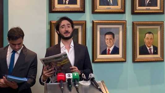 Presidente da Câmara, Gabriel Azevedo, anunciou que aceitou pedido de cassação de Burguês