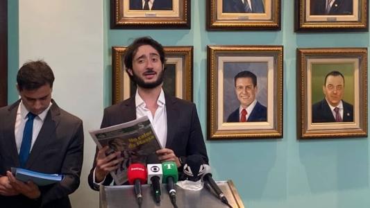 Presidente da Câmara, Gabriel Azevedo, anunciou que aceitou pedido de cassação de Burguês