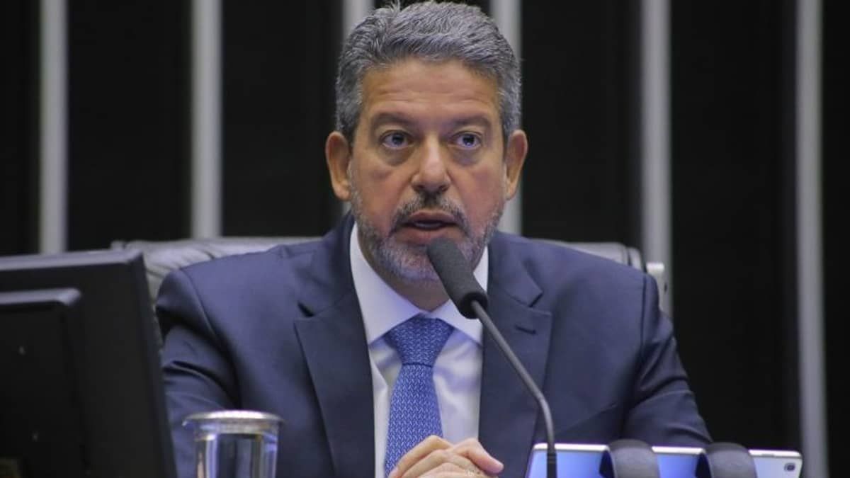 À CNN, Lira diz que é importante que deputados saibam que são de alguma base