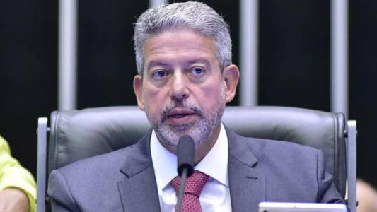 Presidente da Câmara dos Deputados, Arthur Lira (PP-AL) elogiou a política econômica do governo Lula em tuíte nesta quarta-feira (26)