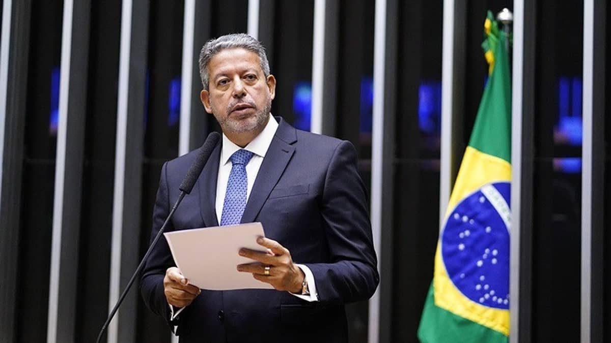 Lira acelera pauta econômica, e discussão sobre reforma tributária deve começar nesta segunda-feira