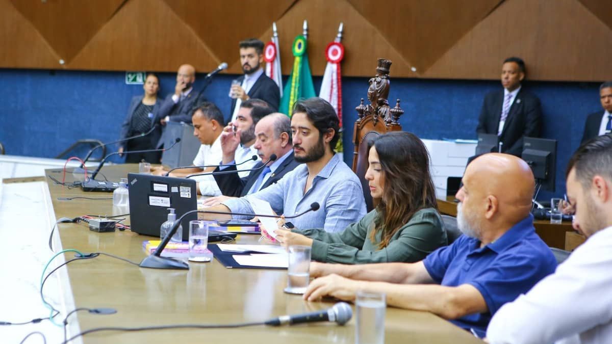 'Se o prefeito não anular o contrato com as empresas de ônibus, eu anulo', diz Gabriel Azevedo