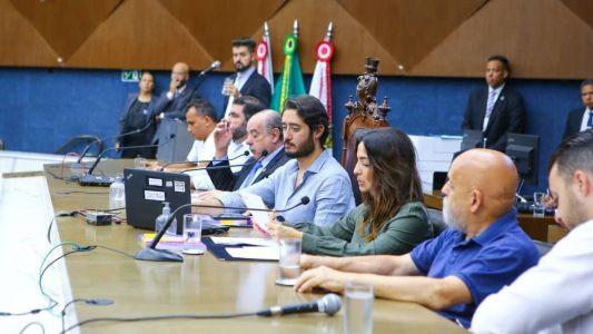 Presidente da CMBH, vereador Gabriel Azevedo, afirmou que vai anular contrato com empresas de ônibus até dia 2 de maio