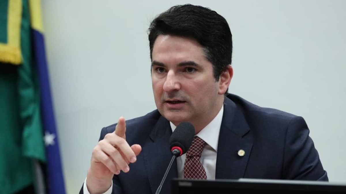 Votação do relatório da CPI da Americanas é adiada, e deputados querem indiciamento de três acionistas bilionários