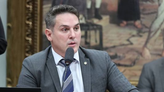 Presidente da CPI do MST ataca deputada do PSOL em bate-boca: "Quer um remédio ou um hambúrguer?".