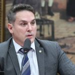 Presidente da CPI do MST ataca deputada do PSOL em bate-boca: “Quer um remédio ou um hambúrguer?“