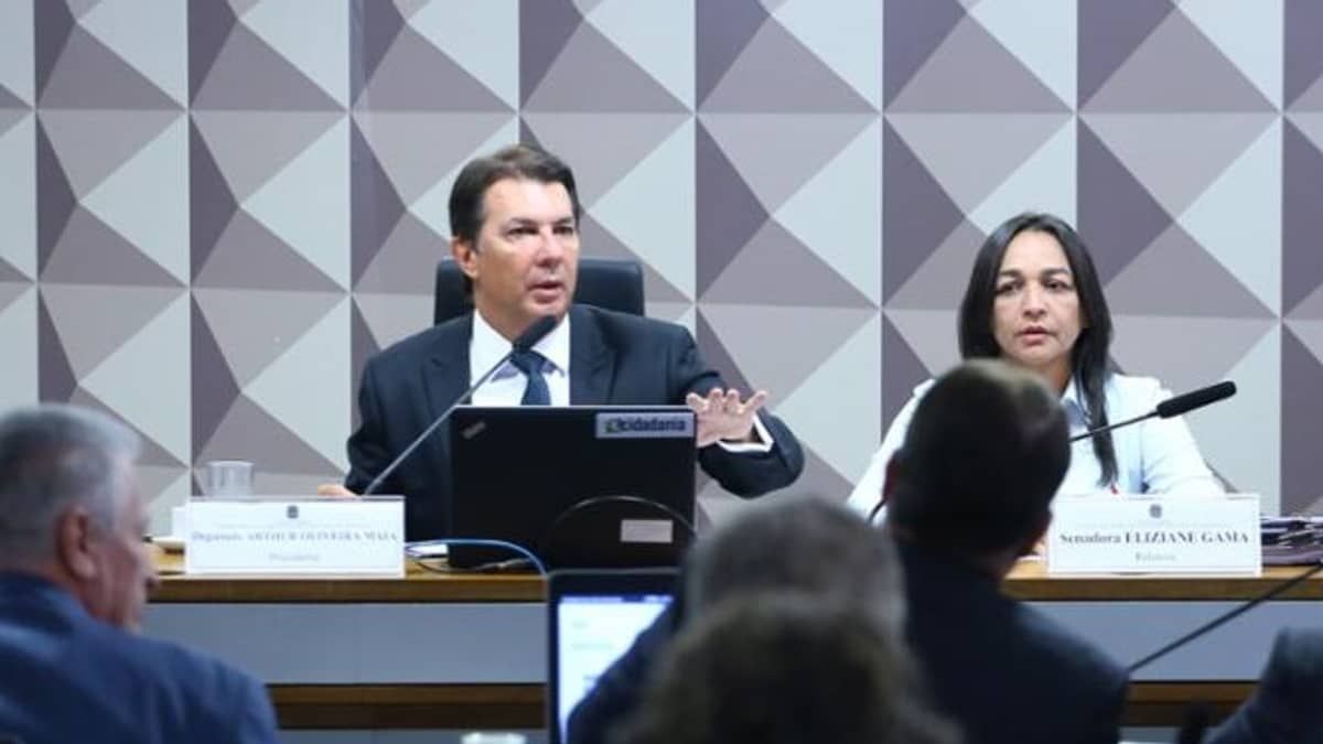 Presidente da CPMI descarta apuração sobre caso de joias e quebra de sigilo de Bolsonaro