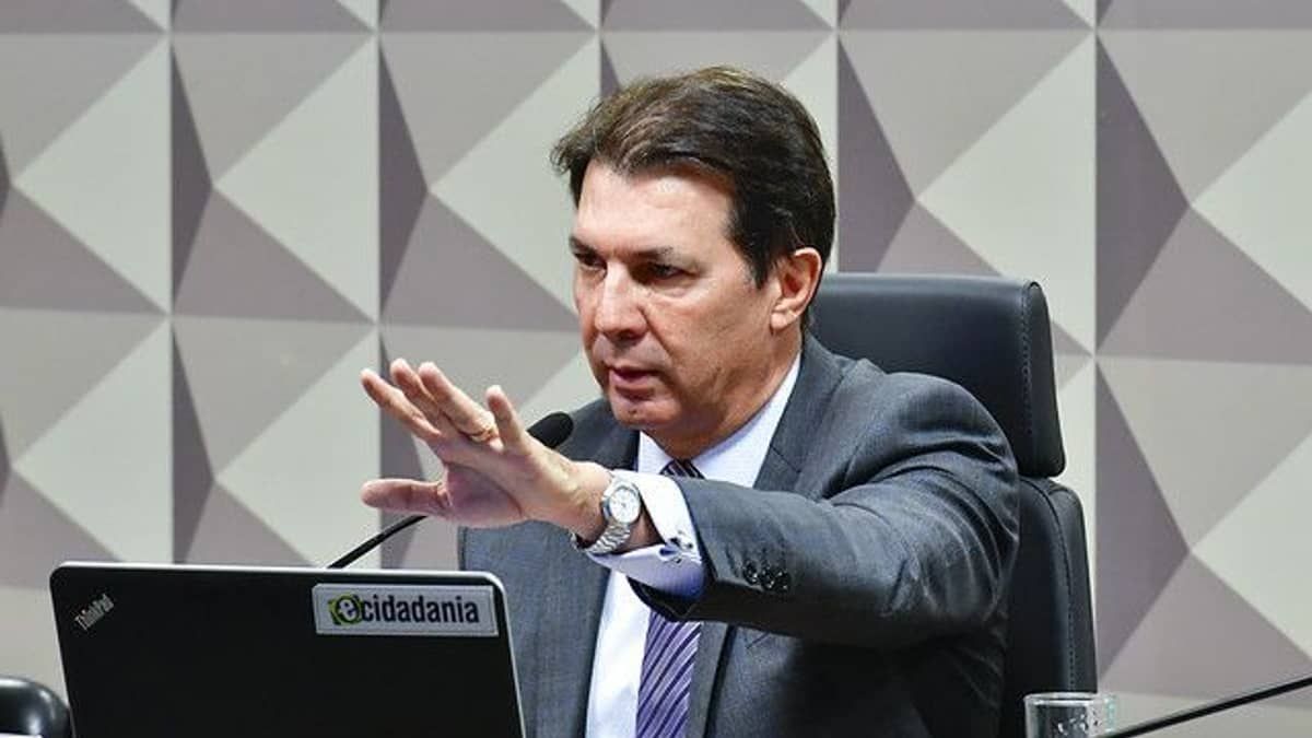 Presidente da CPMI do 8/1 ameaça expulsar deputado do PL: 'Quer tumultuar, não tem argumento'