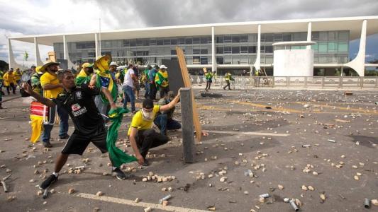 Presidente da CPMI não pautou requerimentos para ter acesso a nomes de quem invadiu prédios na praça dos Três Poderes