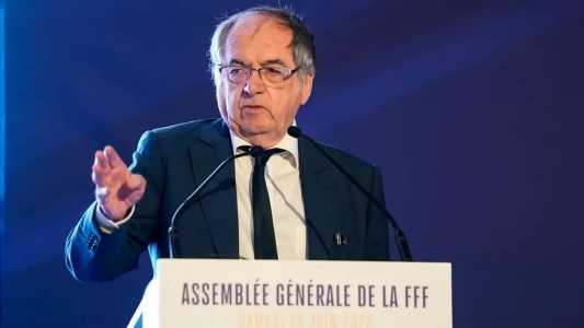 Presidente da Federação Francesa de Futebol, Noël Le Graët, é acusado de assédio sexual