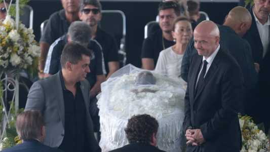 Presidente da FIFA compareceu ao velório de Pelé
