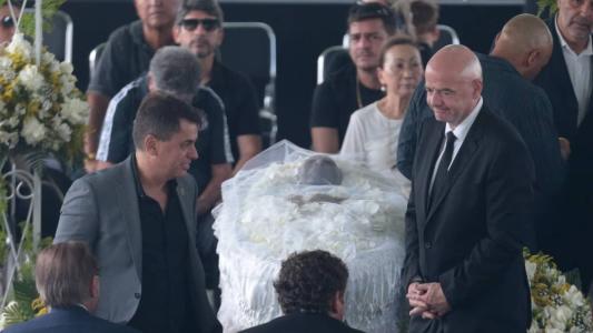 Presidente da FIFA compareceu ao velório de Pelé