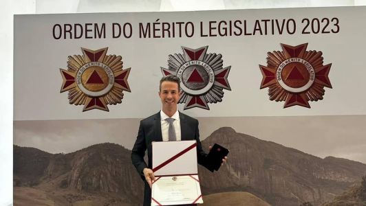 Presidente da Itatiaia, Diogo Gonçalves, recebeu medalha do Mérito Legislativo, entregue pela ALMG