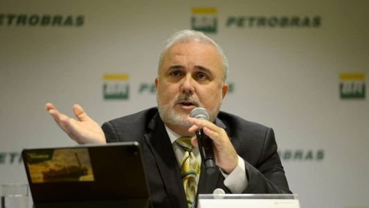 Presidente da Petrobras, Jean Paul Prates, disse o principal fator para a queda é a variação da cotação do barril de petróleo