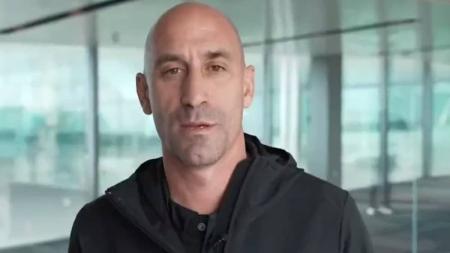 Presidente da RFEF foi denunciado após beijar jogadora