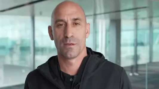 Presidente da RFEF foi denunciado após beijar jogadora