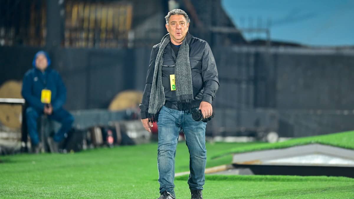 Salum detalha negociações do América e revela contato com volante colombiano