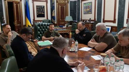 Presidente da Ucrânia se reúne com conselheiros